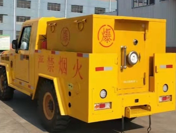 西峰凯龙爆破器材运输车：保障爆破任务的安全运行