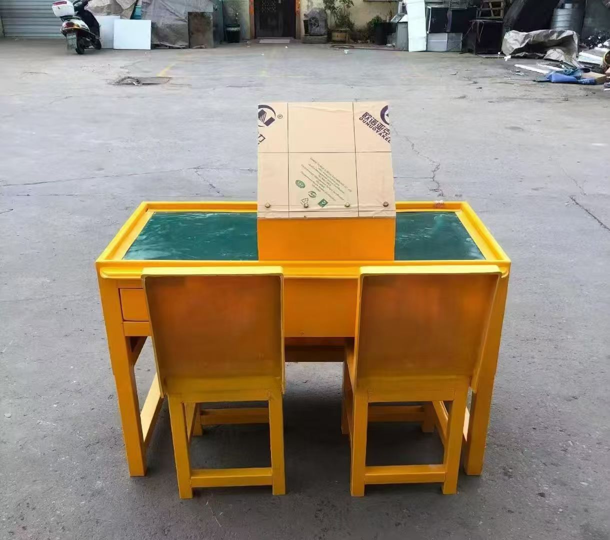 西峰防静电导通桌井下煤矿火工品发放桌:危险品流转的安全守护者